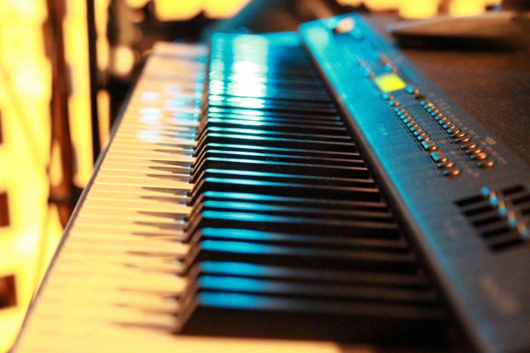 Tocar El Piano Con El Teclado Del Ordenador