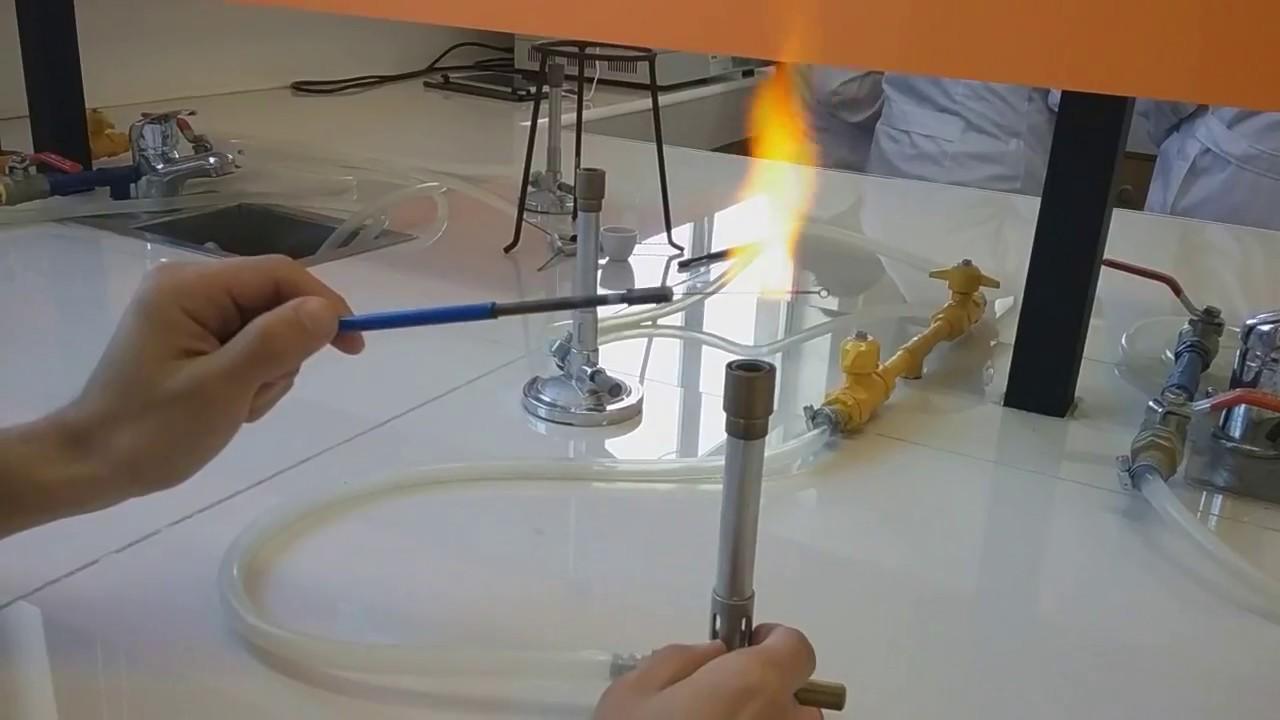 El Equipo Esencial de Química para Hacer Experimentos